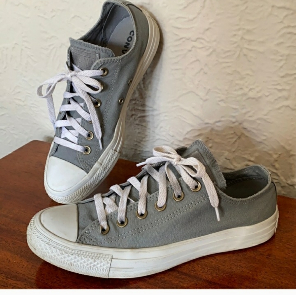 Converse Low Top Sneakers Gray